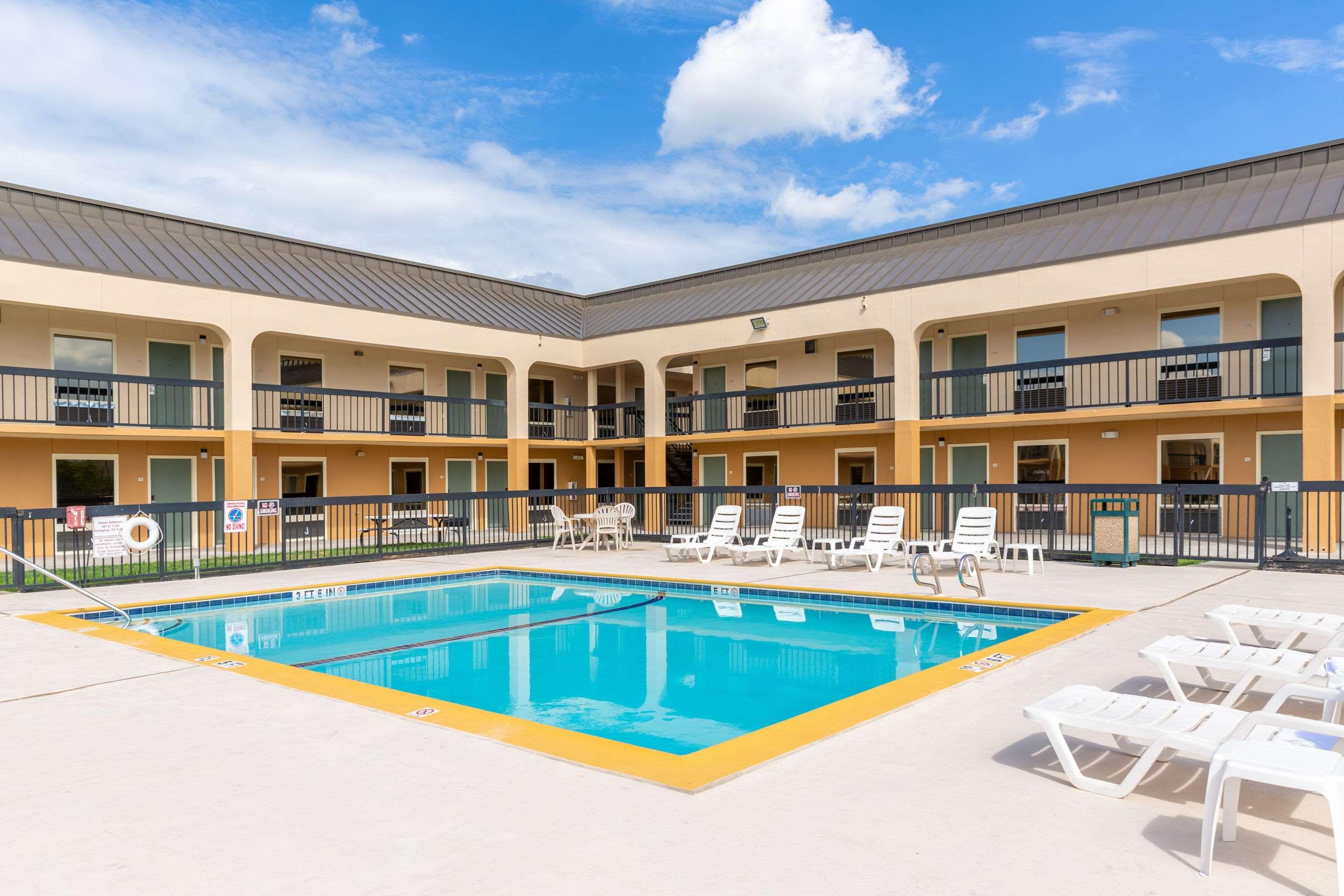 Quality Inn At Arlington Highlands Exterior photo