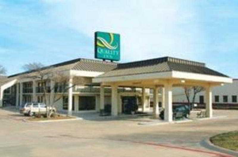 Quality Inn At Arlington Highlands Exterior photo